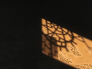 Тень внутри нас: как понять и подружиться с той стороной, которую мы прячем